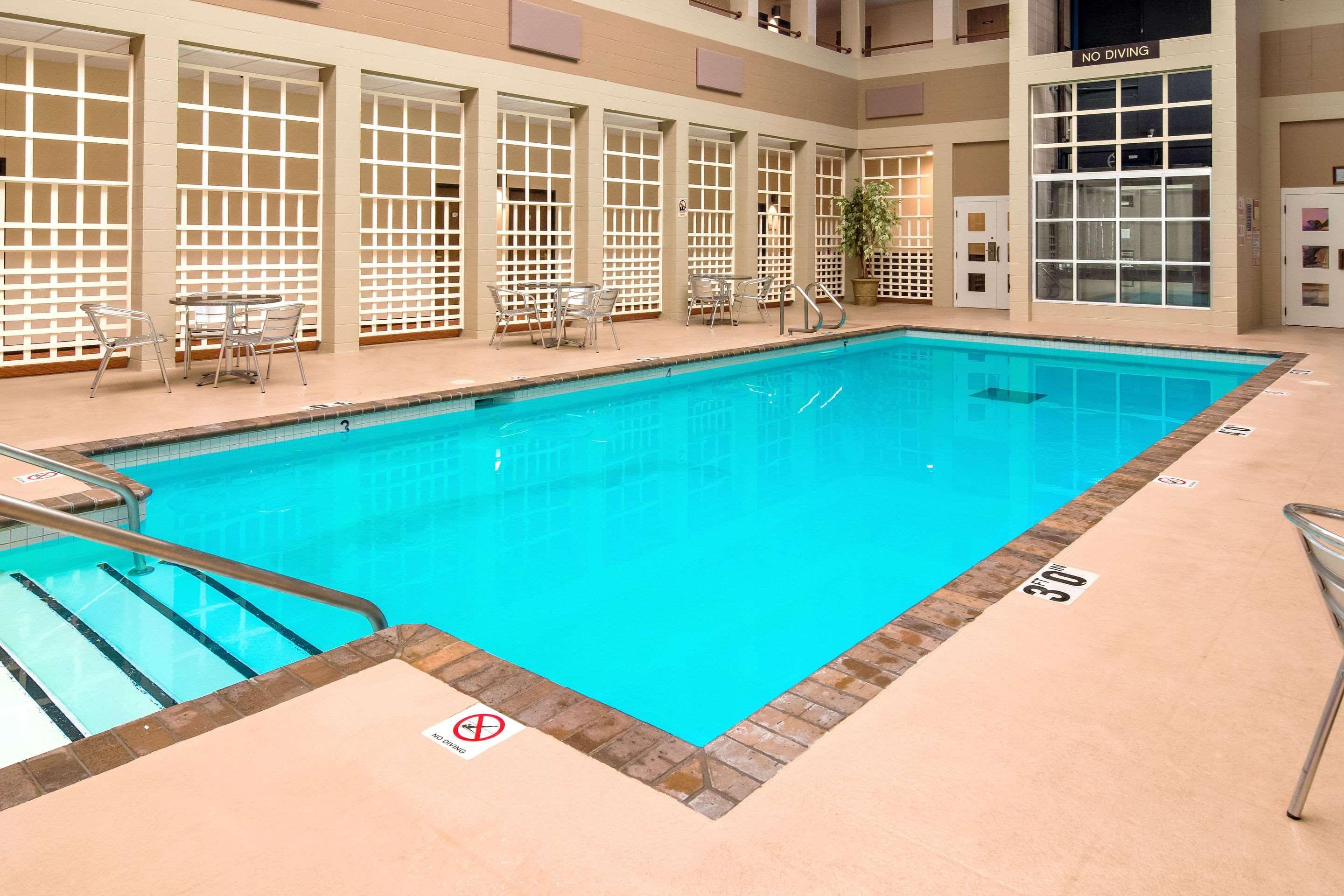Quality Inn & Suites Virginia Extérieur photo
