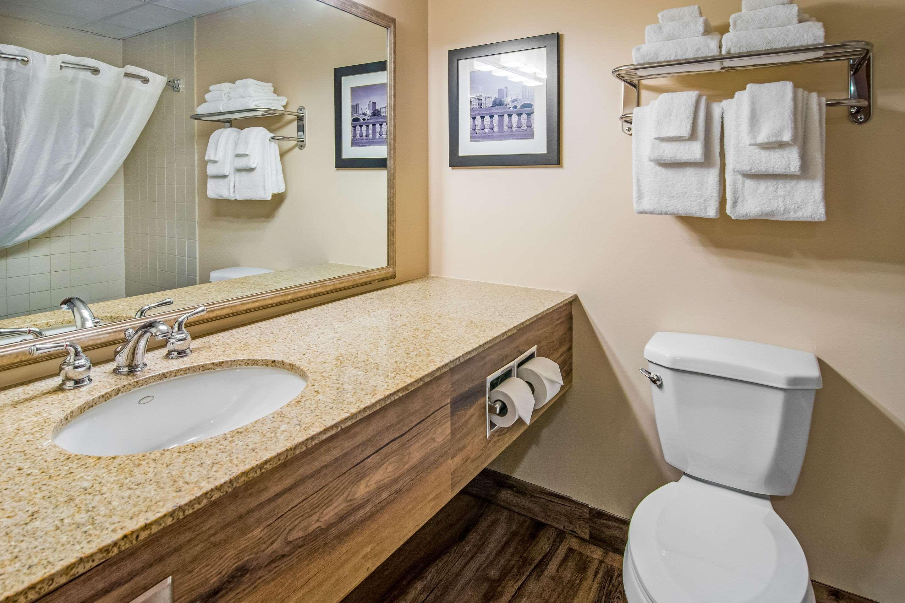 Quality Inn & Suites Virginia Extérieur photo